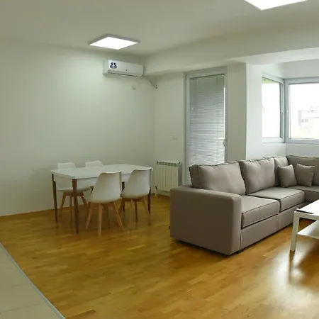 Appartamento Aura Apartments-modern,familyheaven,bus Station *