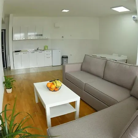 Aura Apartments-modern,familyheaven,bus Station Appartamento Skopje