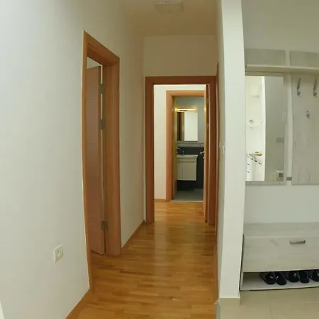 Aura Apartments-modern,familyheaven,bus Station Appartamento *