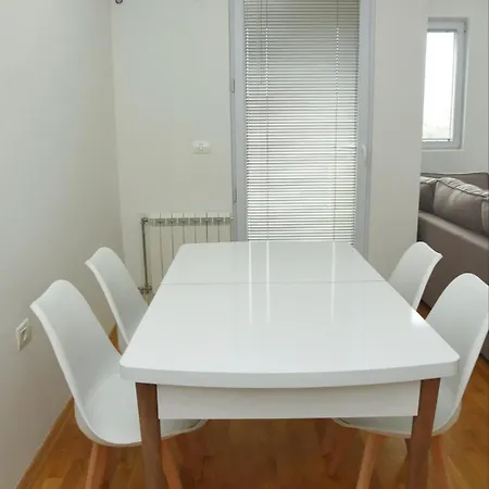 Aura Apartments-modern,familyheaven,bus Station Appartamento Skopje