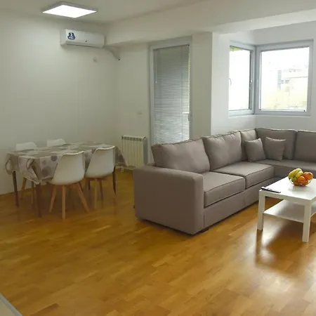 Aura Apartments-modern,familyheaven,bus Station *