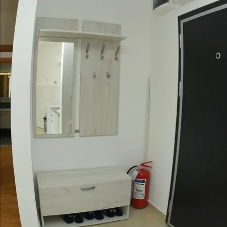 Aura Apartments-modern,familyheaven,bus Station Appartamento *