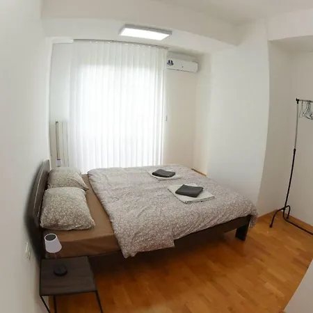Aura Apartments-modern,familyheaven,bus Station Appartamento